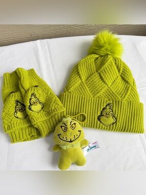 Dr Seuss The Grinch Youth Christmas Green Beanie Pom Hat Gloves Keyring 1 Size